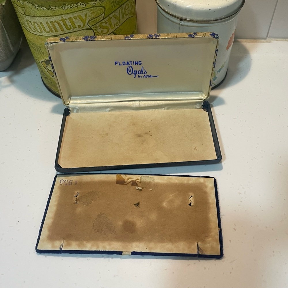 Vintage Set of Three Containers - Picture 4 of 5